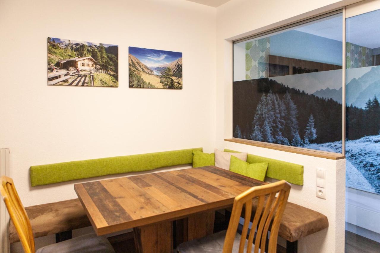 Sonnenhof - Apartments & Zimmer Kaunertal Extérieur photo