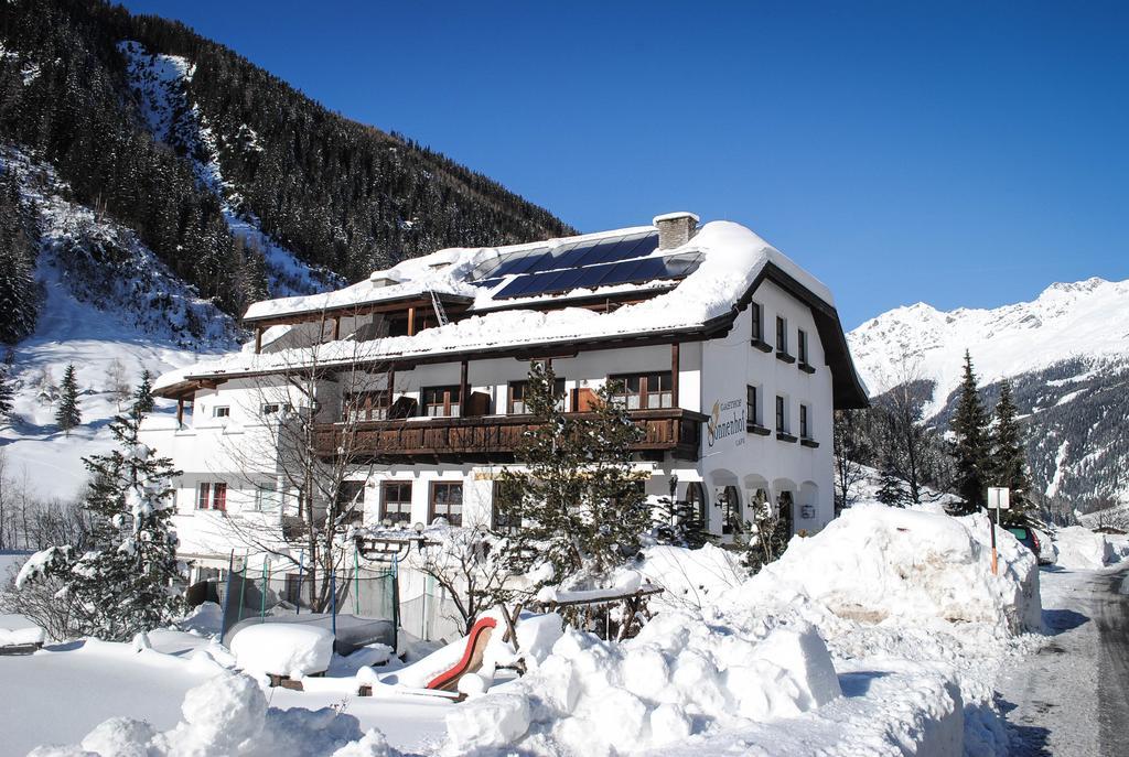 Sonnenhof - Apartments & Zimmer Kaunertal Extérieur photo